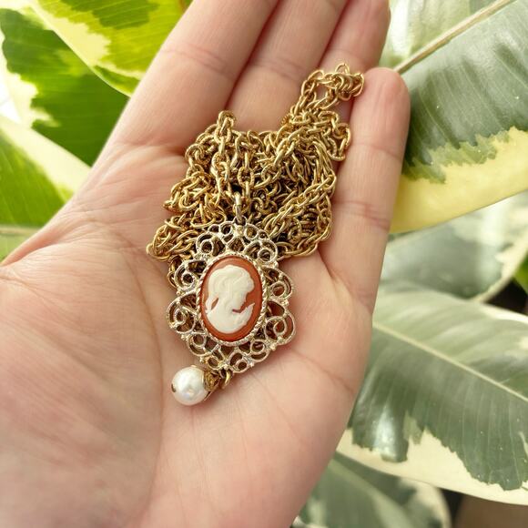 Vintage Sarah Coventry Cameo Pendant on Double Strand Chain 15" - Picture 8 of 11